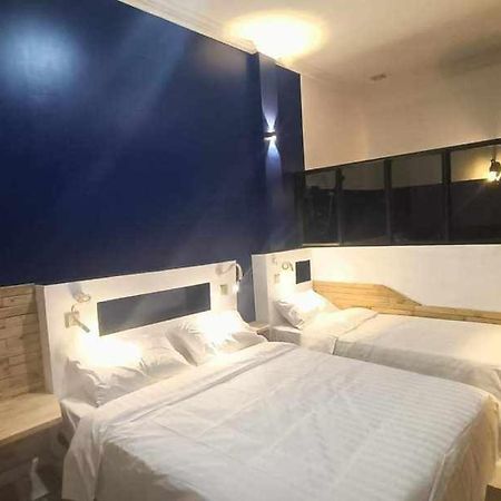 Little Susie Double Or Twin Hotel Phnom Penh Exterior photo